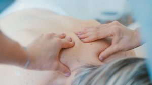 Zabiegi na szyję i dekolt – ranking najlepszych